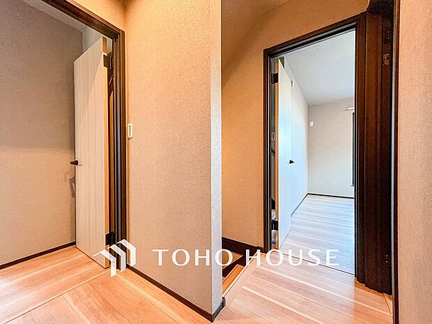 やわらかな陽射しがふりそそぎ、ゆったりした時間が流れる室内。