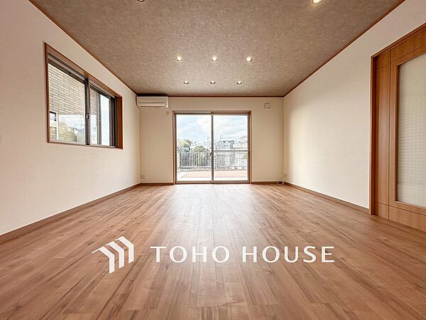 落ち着いた雰囲気に包まれた伸びやかな空間で、ゆったりと家族団らんの時間を過ごせます。