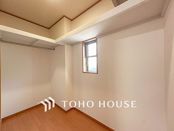 衣類だけでなく大きな荷物も収納でき、お部屋がすっきりします。