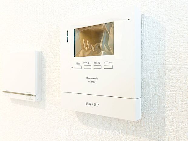 誰が来てもわかる様にモニター付きインターホンを設置。