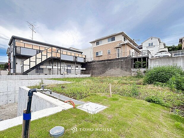 風を感じ青い空から太陽の恵みを感じる温もり溢れる佇まい。