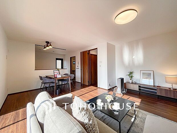 開放感あるリビングダイニング。ご家族とのんびりしたひと時を過ごせますね。