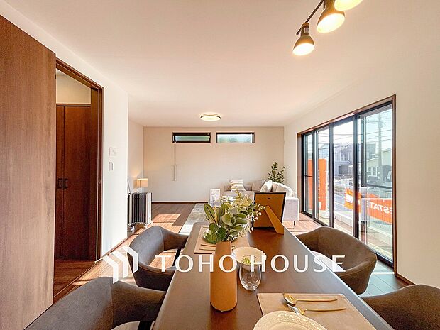 空気感という居心地の良いＢＧＭは、暮らしのステージを彩り、心のやすらぎと満足感を与えてくれます。