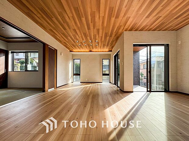 ご家族やお客様との時間など、多くの時を刻む空間。何気なく過ぎる時でさえも上質なひと時に。