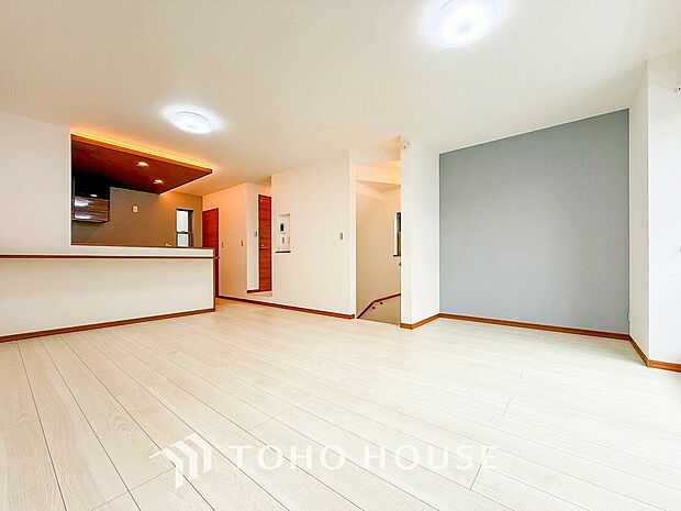 落ち着いた雰囲気に包まれた伸びやかな空間で、ゆったりと家族団らんの時間を過ごせます。