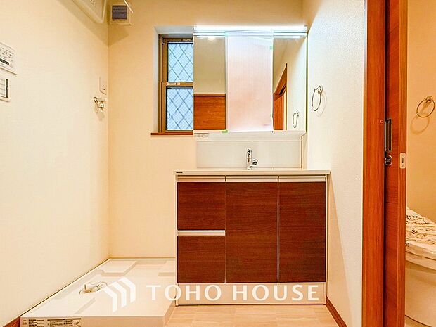 洗面台・洗面所十分な大きさの洗面台は、朝の慌ただしい時間でも余裕とゆとりを感じて頂けます。