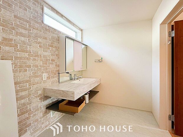 清潔感のあるプライベート空間は、身だしなみチェックや肌のお手入れに最適です。