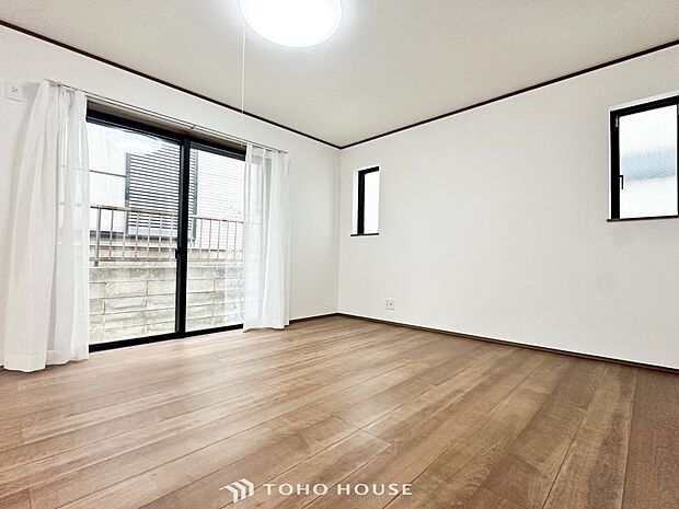 落ち着いた雰囲気に包まれた伸びやかな空間で、ゆったりと家族団らんの時間を過ごせます。