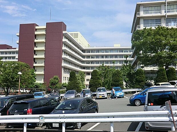 地域の中核病院として機能を十分に発揮できるよう32診療科を揃えています。心強い総合病院です。