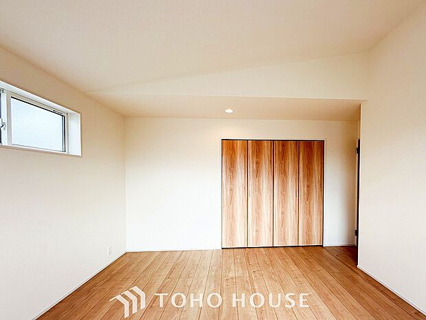 1日の疲れを癒し、心地よく寛げるようゆったりとした広さを確保しています。