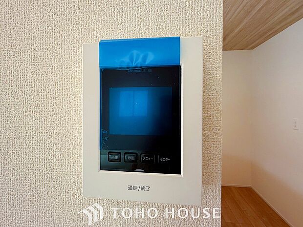 誰が来てもわかる様にモニター付きインターホンを設置。