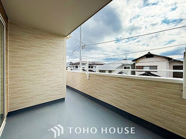 心地よい風を肌で感じることのできるバルコニー。