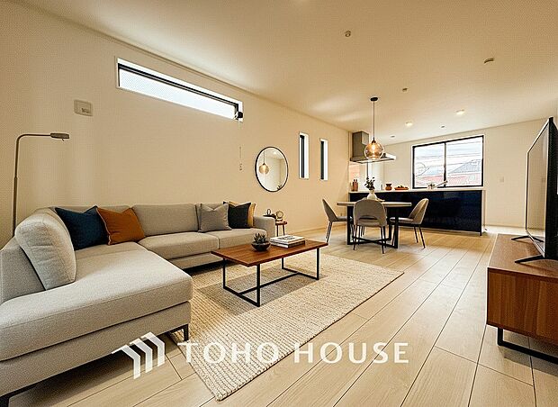 落ち着いた雰囲気に包まれた伸びやかな空間で、ゆったりと家族団らんの時間を過ごせます※家具等はCGです