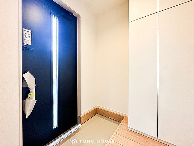 居住者の帰り、訪れる方を優しく迎えてくれる玄関です。