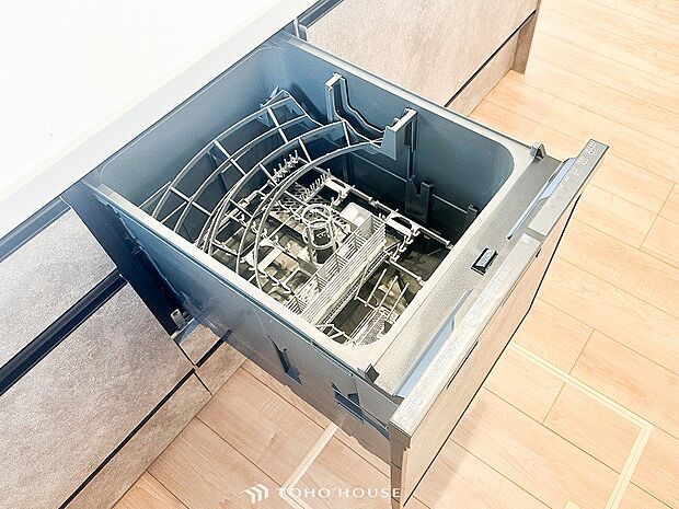 手洗いに比べ節水効果が高く、食器の洗浄から乾燥まで、食後の水仕事を軽減します。
