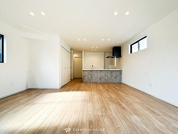 開放感あるリビングダイニング。ご家族とのんびりしたひと時を過ごせますね。