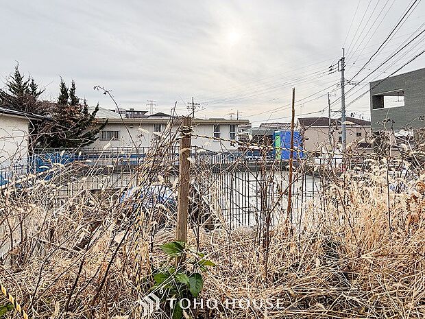 閑静な住宅街の一角、ひと時のくつろぎが生まれ、ゆっくりと愛着が育まれていきます。