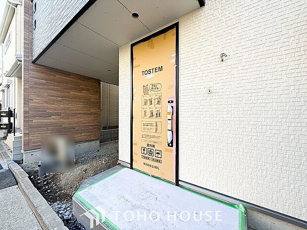 帰り着くたびに洗練されたテイストの空間に迎えられ誇りと喜びを感じる玄関まわりです。