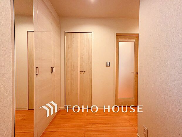 やわらかな陽射しがふりそそぎ、ゆったりした時間が流れる室内。