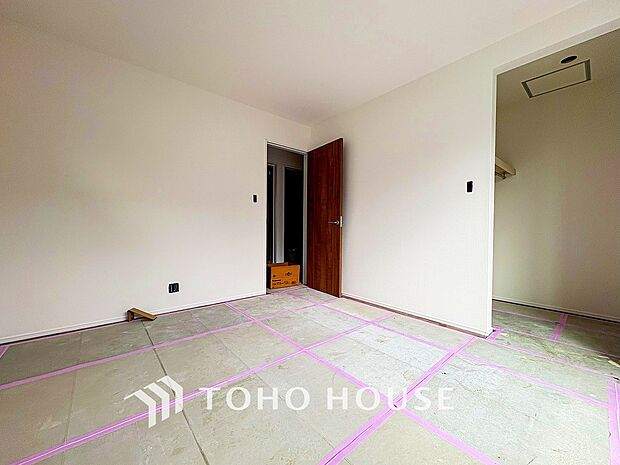 一日の疲れをいやしてくれる主寝室。自分時間を快適に過ごすプライベートルーム。