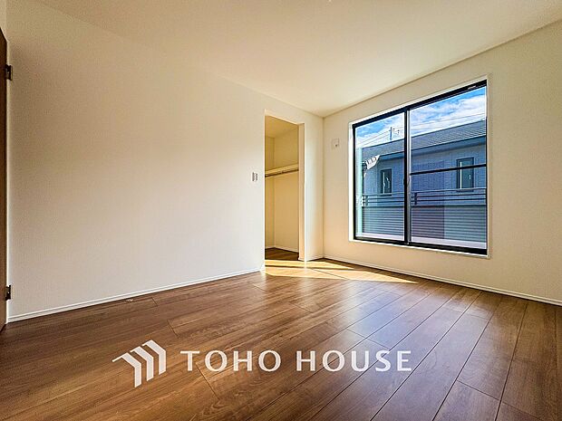 一日の疲れをいやしてくれる主寝室。自分時間を快適に過ごすプライベートルーム。