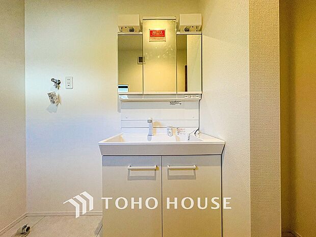 洗面台・洗面所十分な大きさの洗面台は、朝の慌ただしい時間でも余裕とゆとりを感じて頂けます。