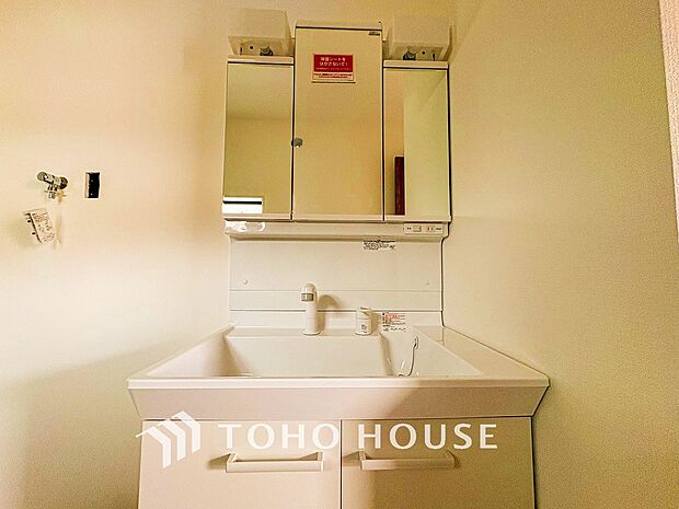 洗面台・洗面所十分な大きさの洗面台は、朝の慌ただしい時間でも余裕とゆとりを感じて頂けます。