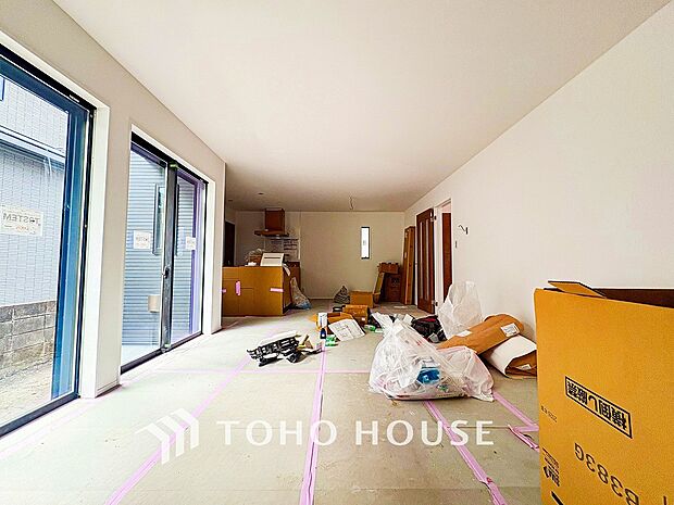 光と風があふれる開放的なリビングダイニングには自然と家族みんなが集まってきます。