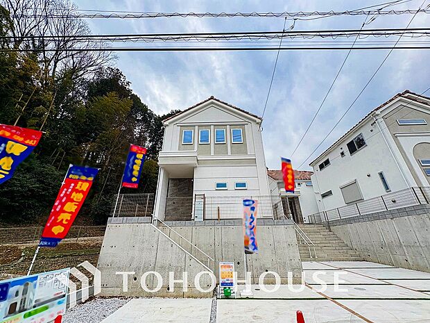 閑静な住宅街の一角、ひと時のくつろぎが生まれ、ゆっくりと愛着が育まれていきます。