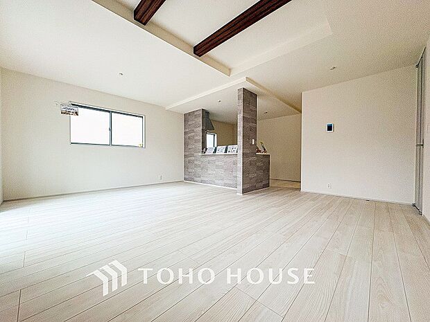 光と風があふれる開放的なリビングダイニングには自然と家族みんなが集まってきます。