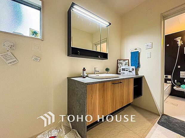 洗面台・洗面所十分な大きさの洗面台は、朝の慌ただしい時間でも余裕とゆとりを感じて頂けます。