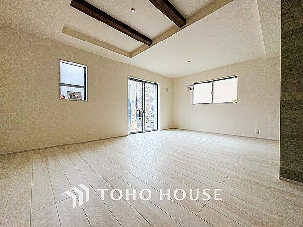 忙しい朝でも、しっかり家族が揃って食事をして頂けるゆとりある大きさのダイニングスペース。