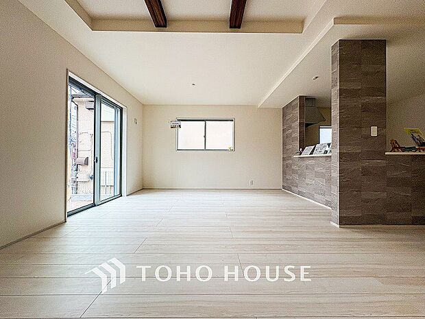 あたたかい日差しがたっぷり降り注ぐLDKは自然と家族の顔があかるい笑顔に。