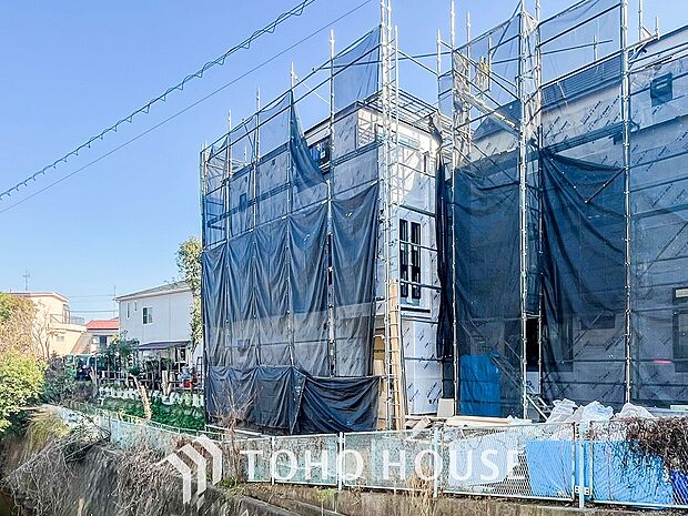 風を感じ青い空から太陽の恵みを感じる温もり溢れる佇まい。