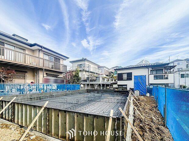 閑静な住宅街の一角、ひと時のくつろぎが生まれ、ゆっくりと愛着が育まれていきます。