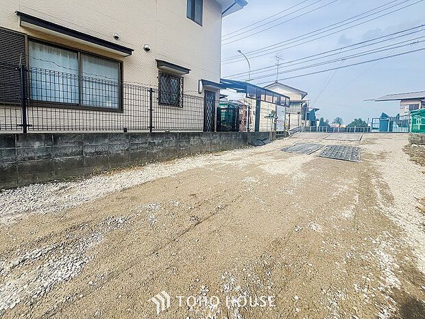 カースペースもゆとりある空間を保っています。