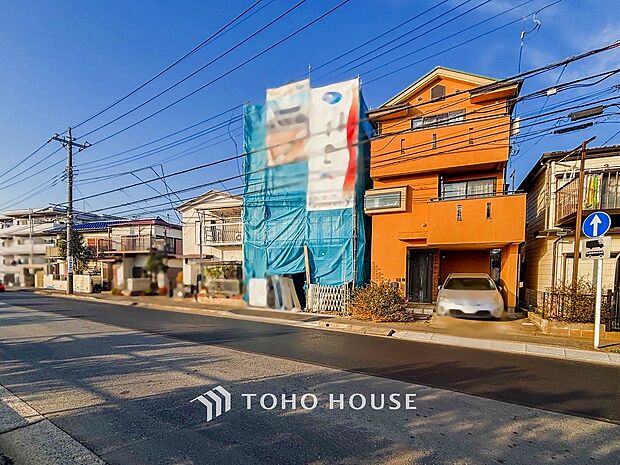 前面道路含む現地写真『快適』は「家」と「街」と「環境」が調和した時に訪れるだと改めて感じさせてくれます。