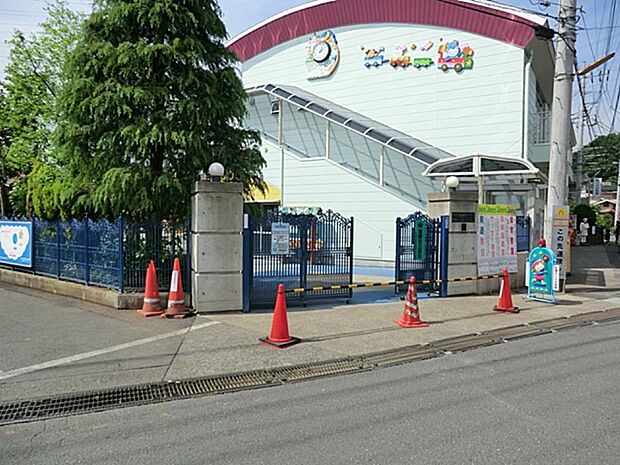 課外教室が充実し、いつでも自然と触れ合える森があり、色々な習い事を経験することができます。