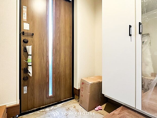 居住者の帰り、訪れる方を優しく迎えてくれる玄関です。