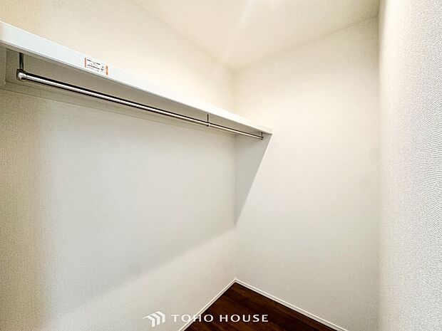 衣類だけでなく大きな荷物も収納でき、お部屋がすっきりします。