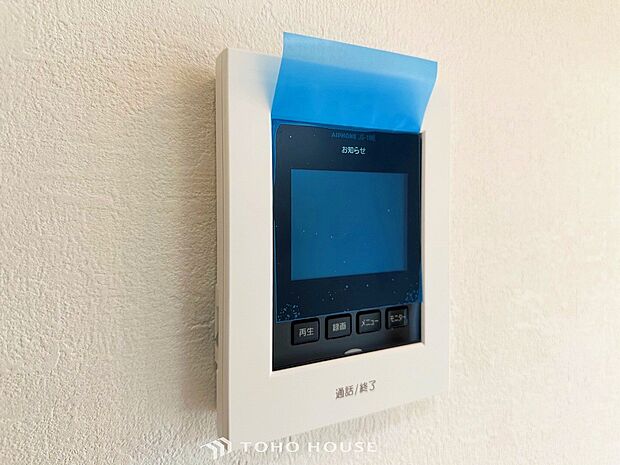 TVモニター付きインターフォン「見える安心」をカタチにしました。防犯性と利便性に優れ、快適と安らぎを合わせた設計。