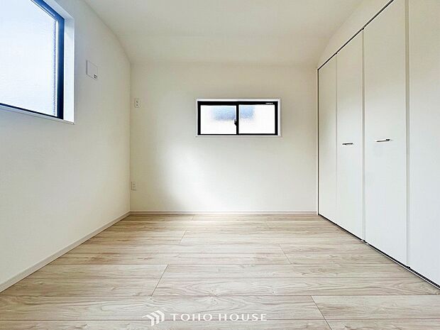 採光もアクセントの一つとして。プライベートルームにはやさしい光が射し込んでいます。