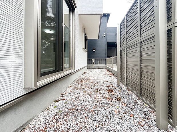 毎日の暮らしの中に癒しを与えてくれるお庭スペース。