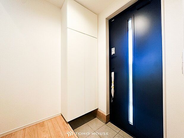 居住者の帰り、訪れる方を優しく迎えてくれる玄関です。
