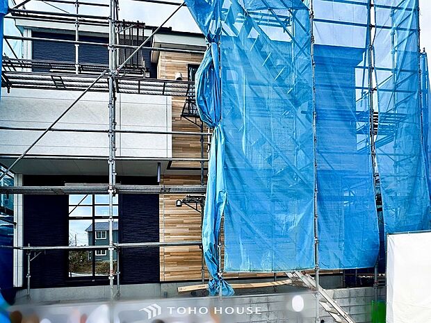 表現された空間は豊かな光と風を纏い、暮らしの時間を豊かにしてくれます。