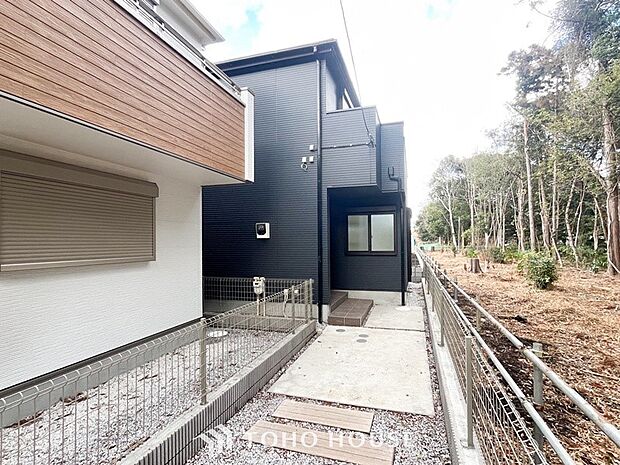 表現された空間は豊かな光と風を纏い、暮らしの時間を豊かにしてくれます。