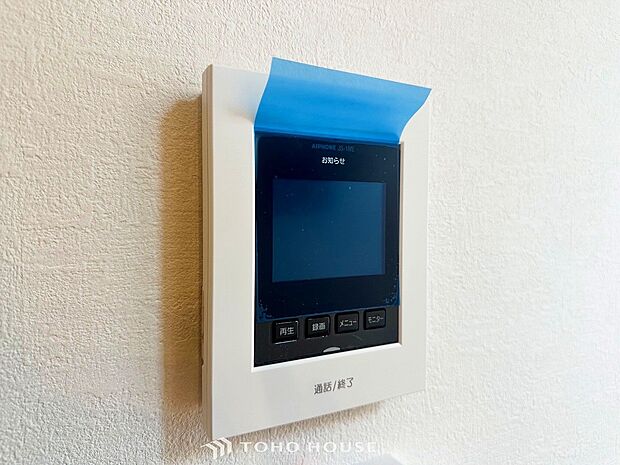 TVモニター付きインターフォン「見える安心」をカタチにしました。防犯性と利便性に優れ、快適と安らぎを合わせた設計。