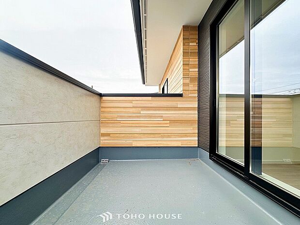 お部屋にも爽やかな風と暖かく柔らかな日差しが差し込み、毎日の暮らしを豊かに彩ります。