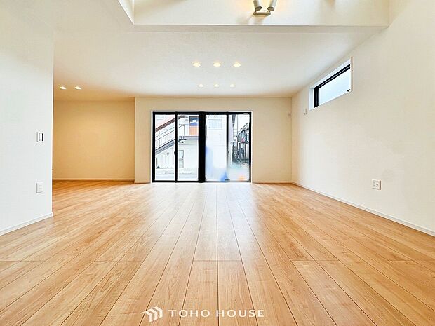 あたたかい日差しがたっぷり降り注ぐLDKは自然と家族の顔があかるい笑顔に。