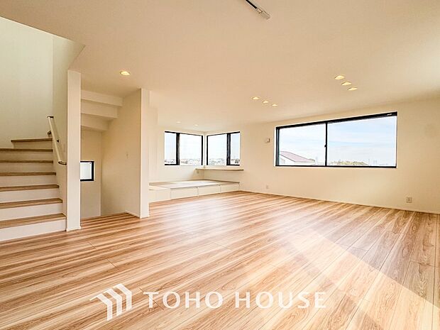 落ち着いた雰囲気に包まれた伸びやかな空間で、ゆったりと家族団らんの時間を過ごせます。